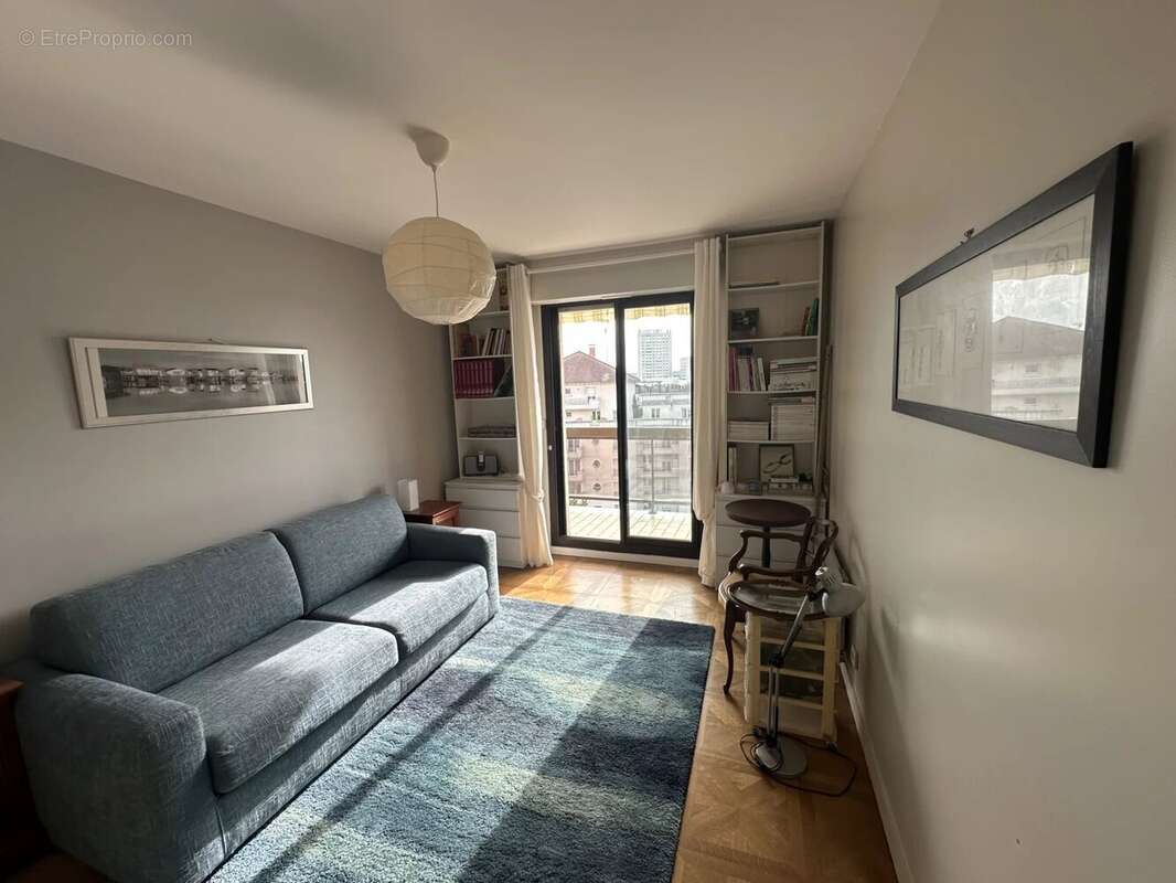 Appartement à CHARENTON-LE-PONT