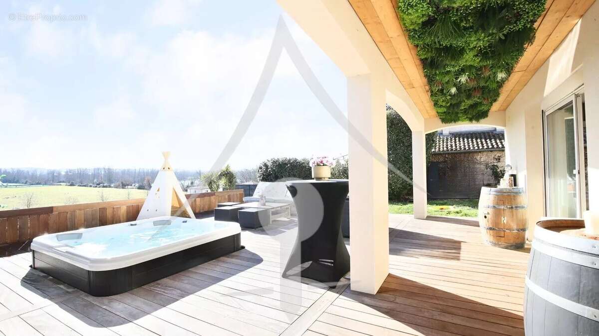 Maison 130 m² à Lavernose-Lacasse (31410) – Vue Pyrénées. spa & terrasse - photo 3