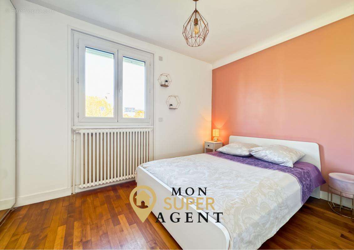 Maison à VAUX-LE-PENIL