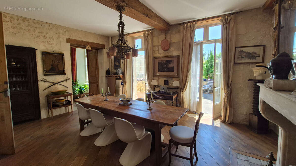 Maison à SAINTES