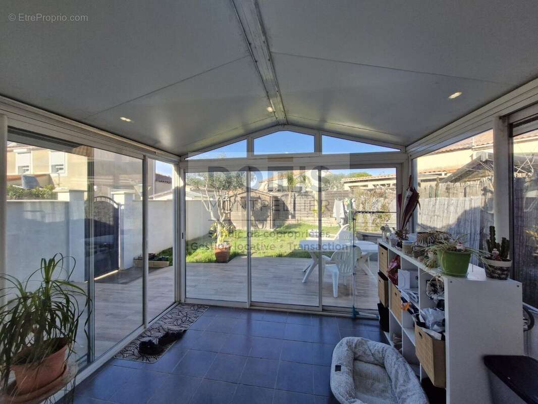 Maison à VIC-LA-GARDIOLE