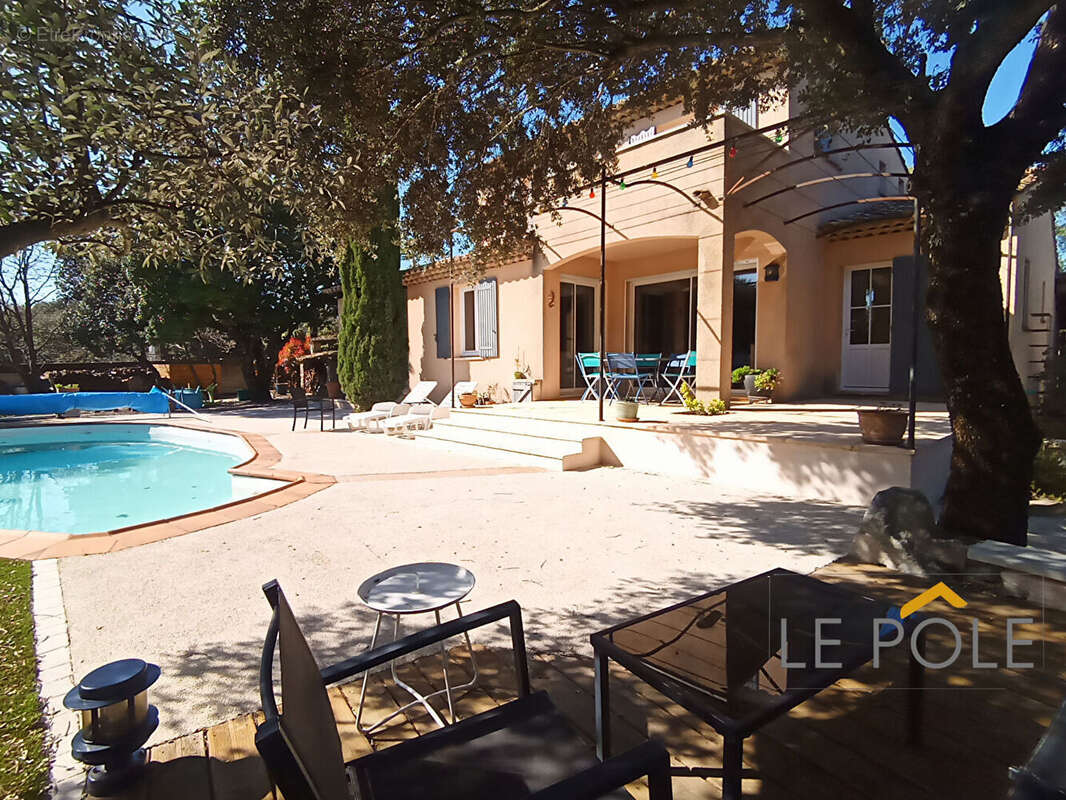 Villa familiale avec garage et piscine - photo 3