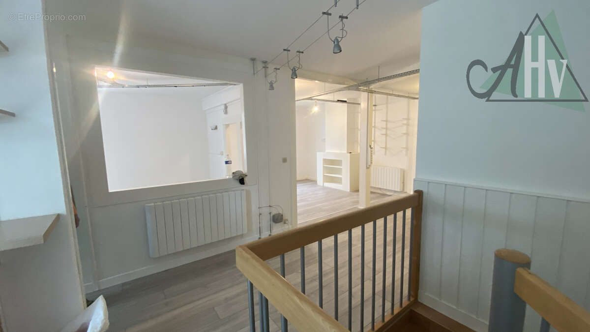 Appartement à VENEUX-LES-SABLONS