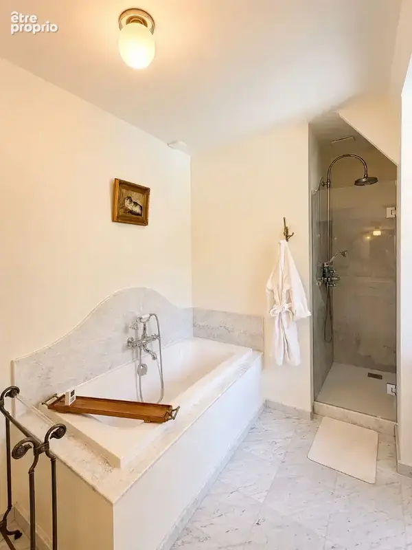 Propriété d'une magnifique architecture de 220 m² sur 3600m² de terrain avec piscine et garage double ainsi que sa dépendance. - photo 16