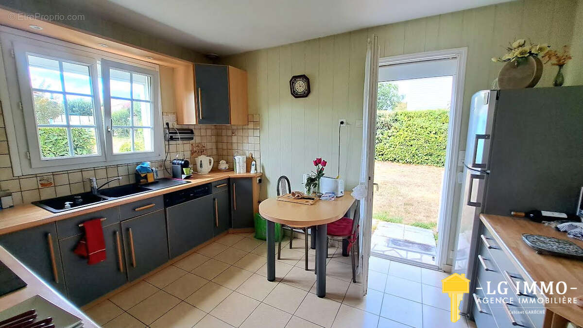 Belle maison de ville , vue dégagée  200m des commerces . - photo 9