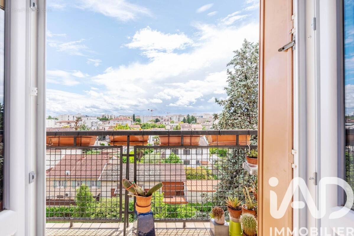 Photo 1 - Appartement à VILLEURBANNE