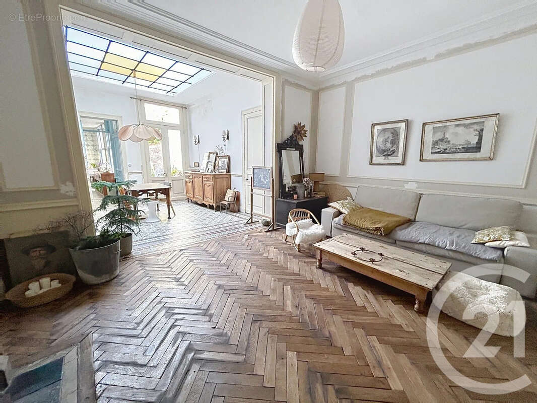Maison 215 m² à Tourcoing  - photo 2