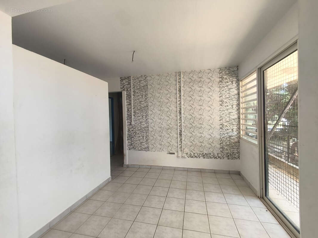 Maison à REMIRE-MONTJOLY