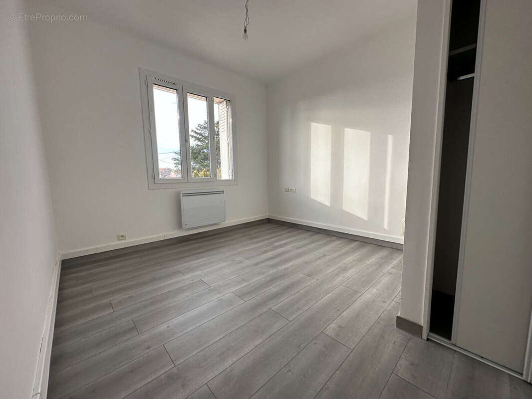 Maison à SAINT-MITRE-LES-REMPARTS