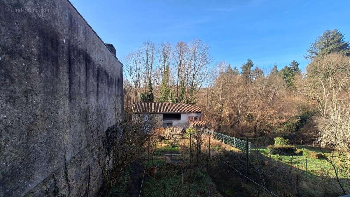Maison à PIEGUT-PLUVIERS