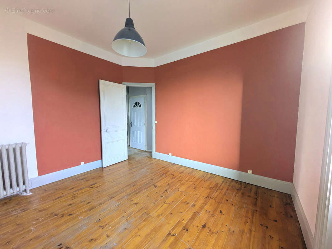 Proche du centre de FEURS, Appartement de 125m2 à vendre. - photo 12