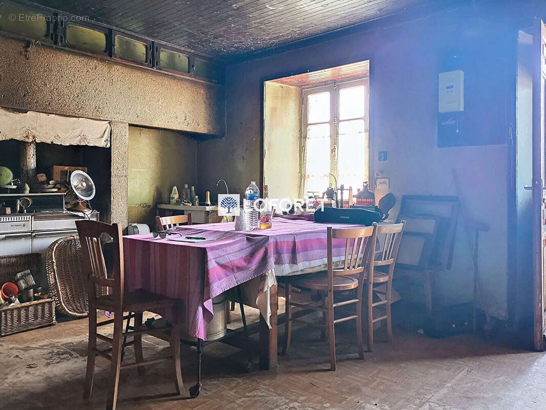 Maison à SAINT-PRIVAT-DU-FAU