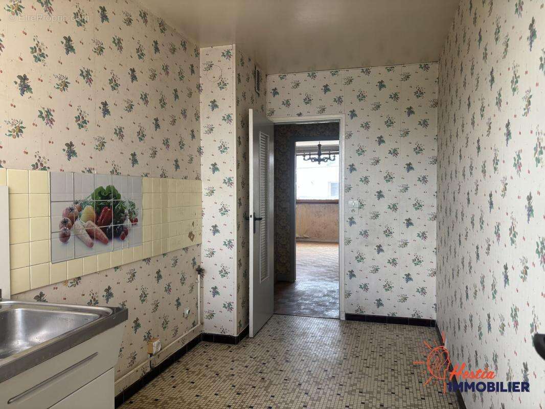 T3/4 de 66 m² avec garage box -- 4ème étage, vue dégagée - photo 13