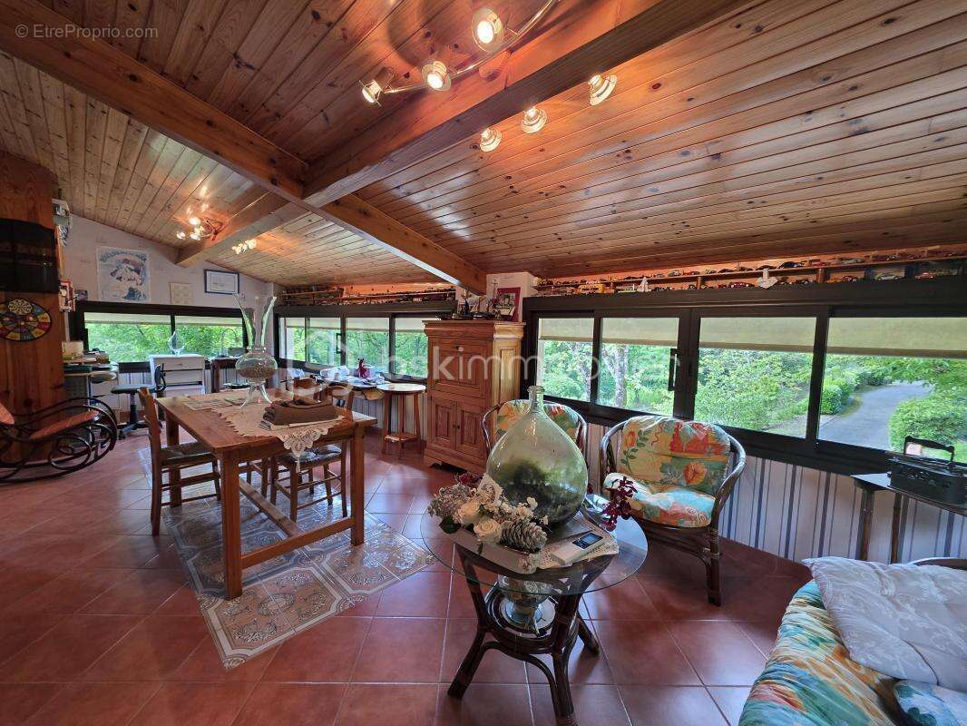 Maison à SAINTE-COLOMBE-EN-BRUILHOIS