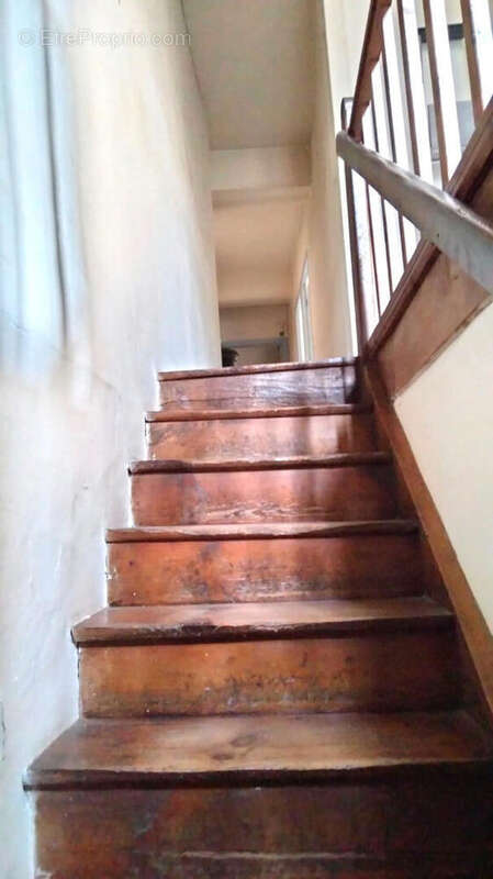 STAIRS - Maison à VERTEUIL-SUR-CHARENTE