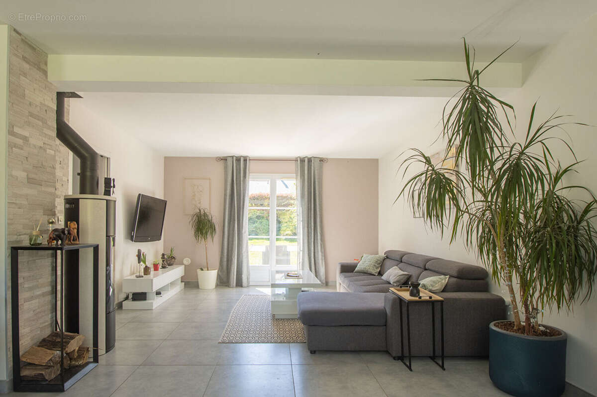 Maison à LONGUE-JUMELLES