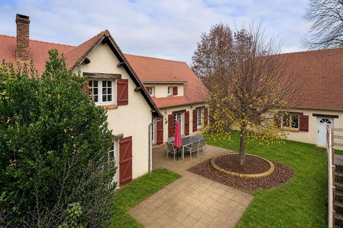 Maison spacieuse de 240 m² à Vesly - photo 2