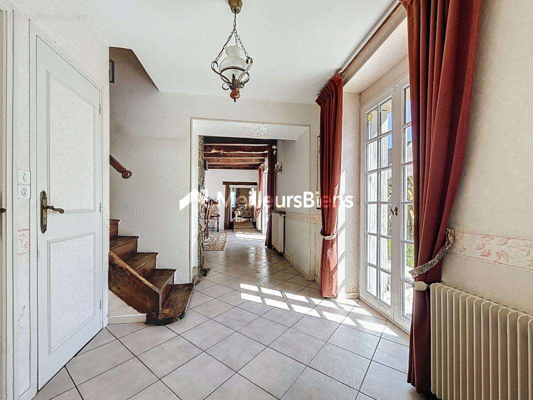 Maison à MONTREUIL-LE-GAST