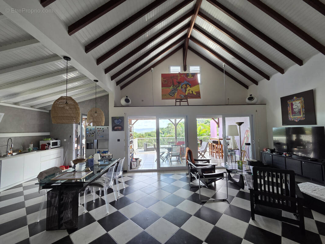 Maison à LES TROIS-ILETS