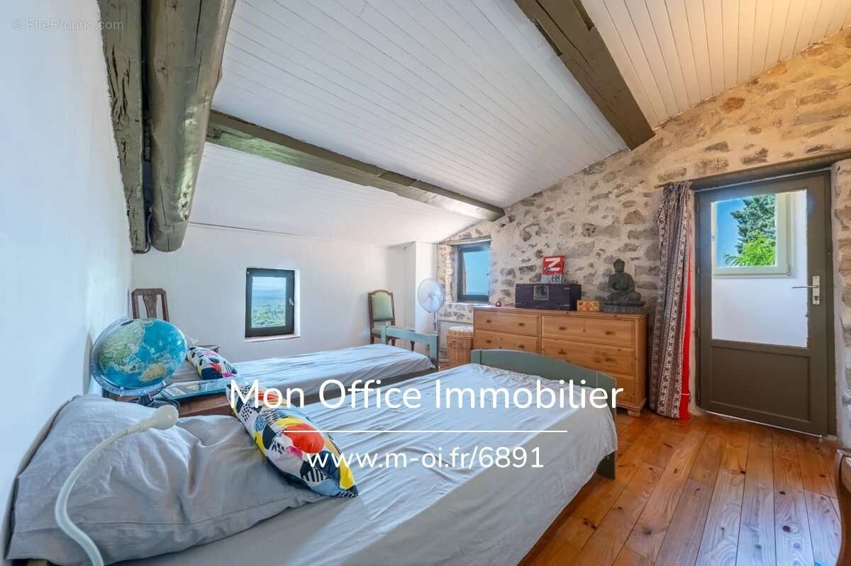 Référence : 6891-SJO - Maison provençale en pierre au coeur du village de St-Julien (83560): 4 chambres - véranda- piscine- cave - photo 23