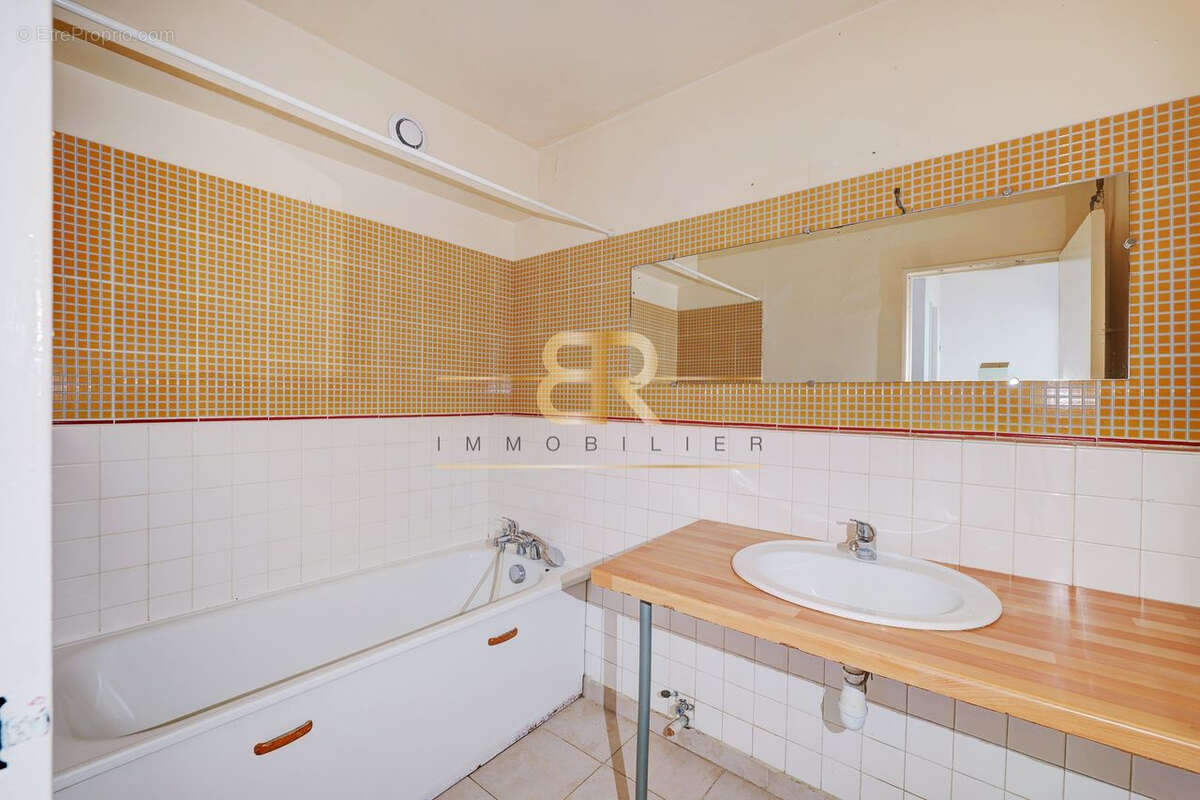 Appartement à PARIS-19E