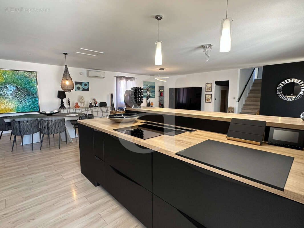 Maison à L'ISLE-SUR-LA-SORGUE