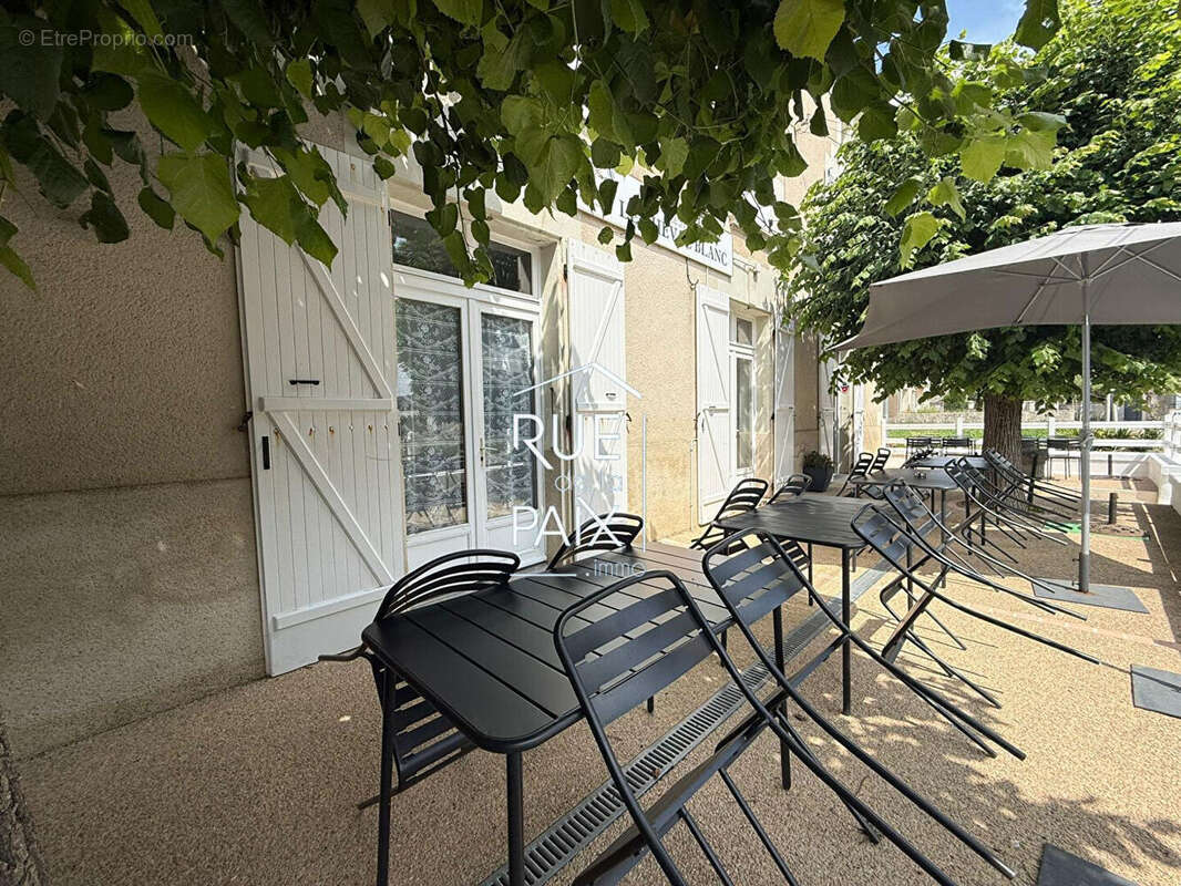 Commerce à MONTS-SUR-GUESNES