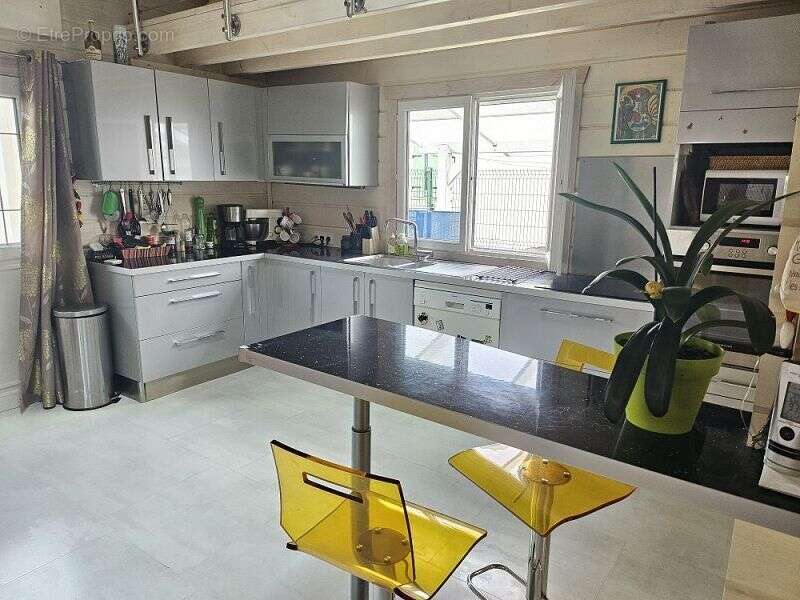 Maison à MONTROND-LES-BAINS