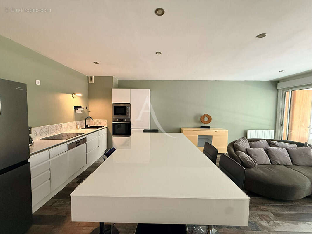 Appartement T4 de 90m² proche place du commando - photo 2