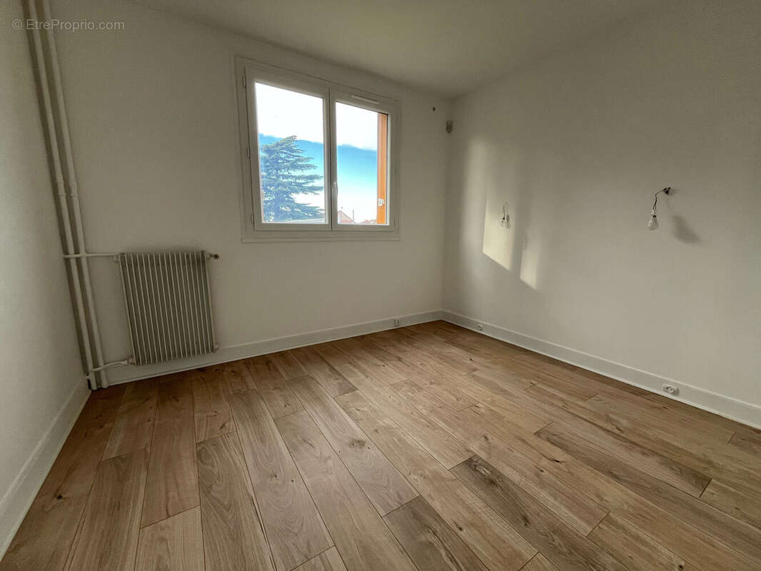 Appartement à LES CLAYES-SOUS-BOIS