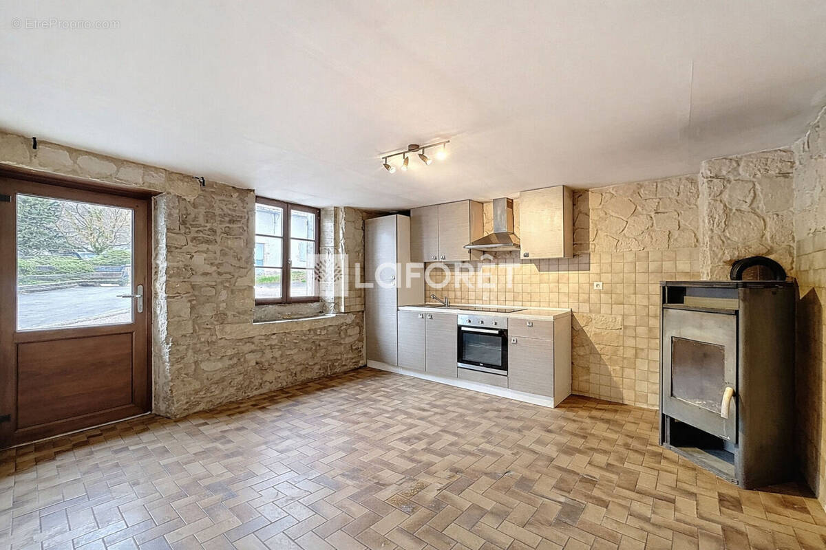 Maison à BEAUJEU-SAINT-VALLIER-PIERREJUX-ET-QUITTEUR