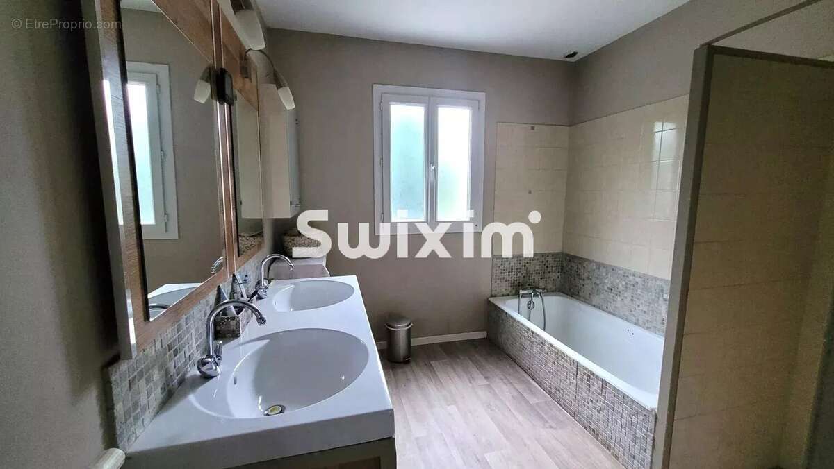 Maison à LONS-LE-SAUNIER