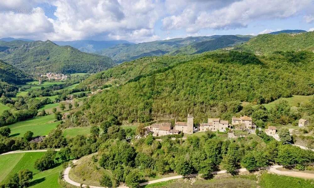 Château-hameau du XIIe siècle - photo 18