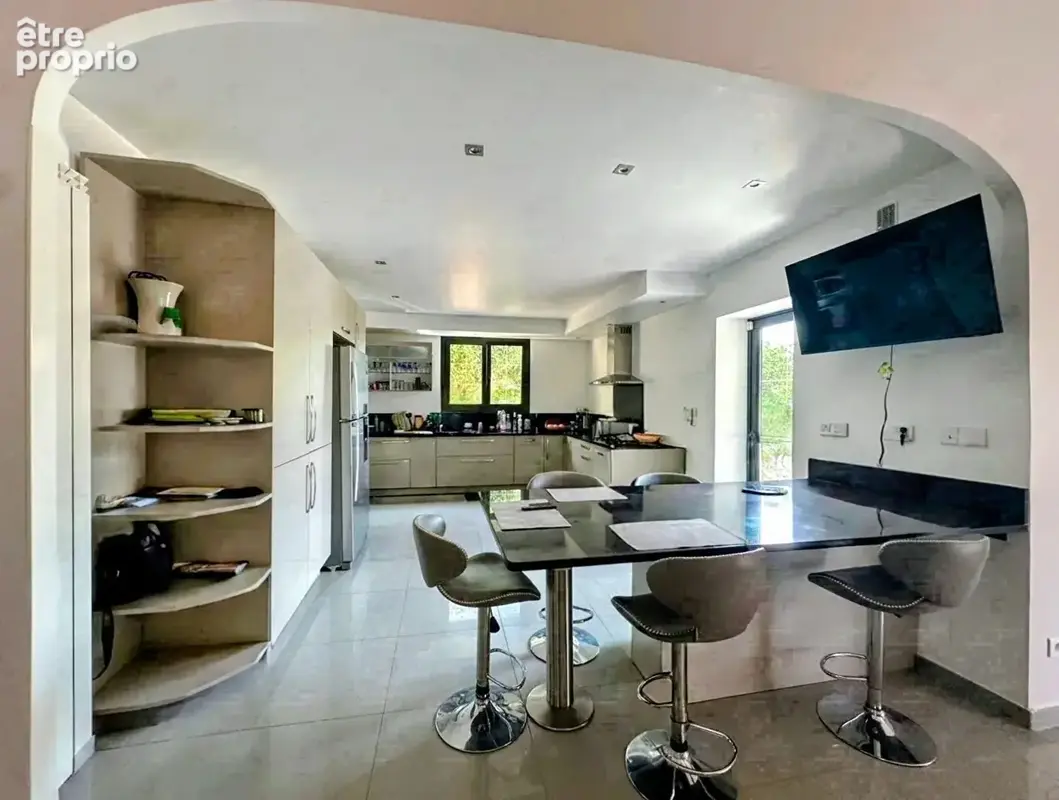 Maison 4 faces sur terrain de 3394 m2 (constructible) avec piscine - photo 8