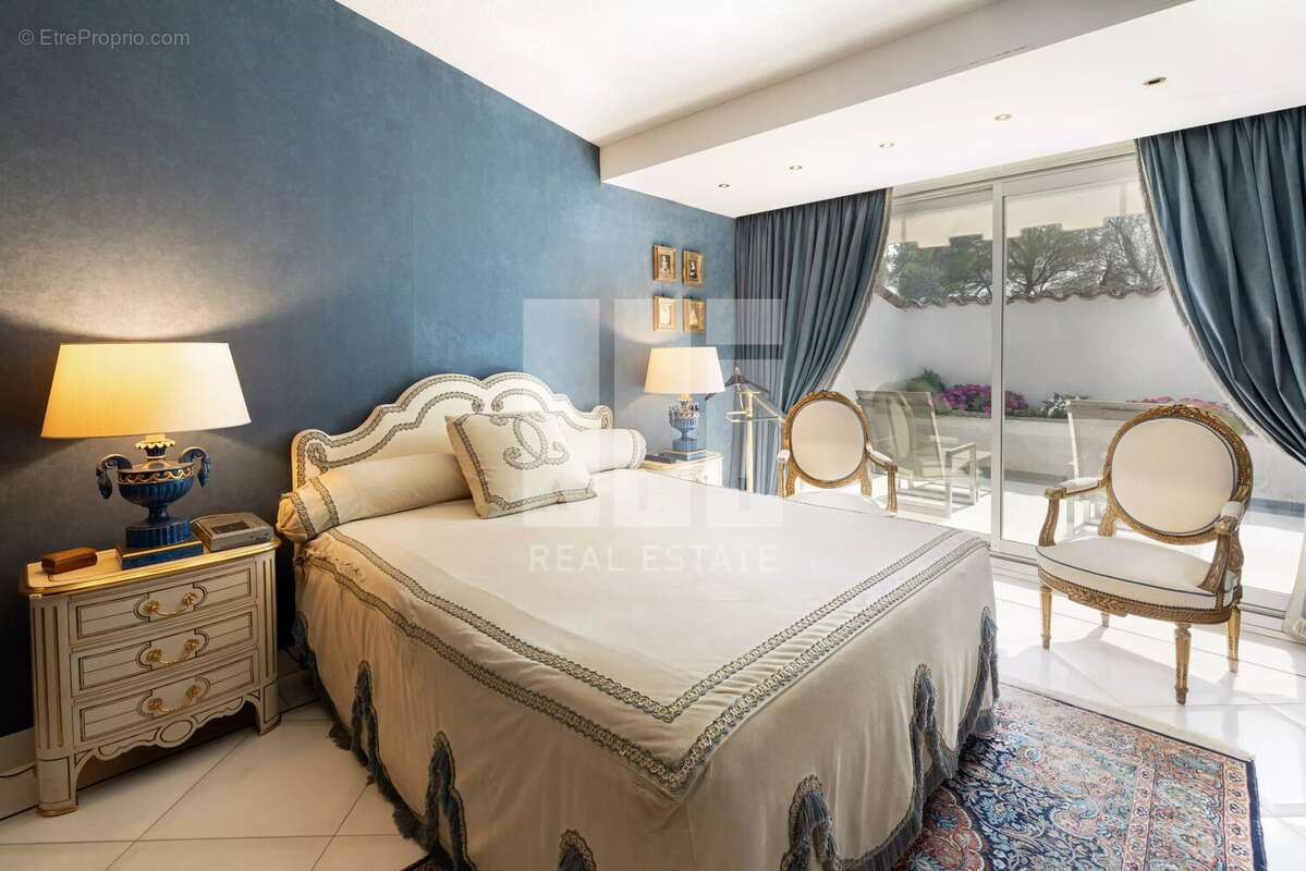 Sole agent - domaine sécurisé - au calme - vue village - photo 10