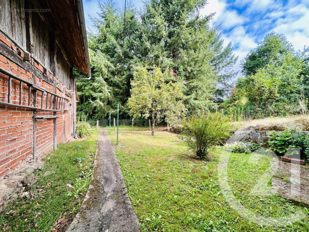 Maison à SAINT-LAURENT-SUR-GORRE