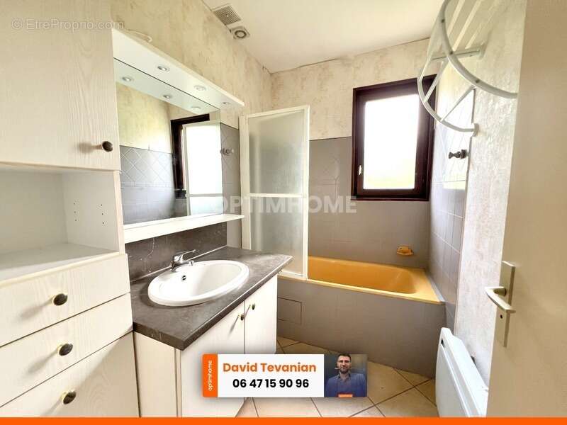 Maison à LA CHAPELLE-MONTMARTIN