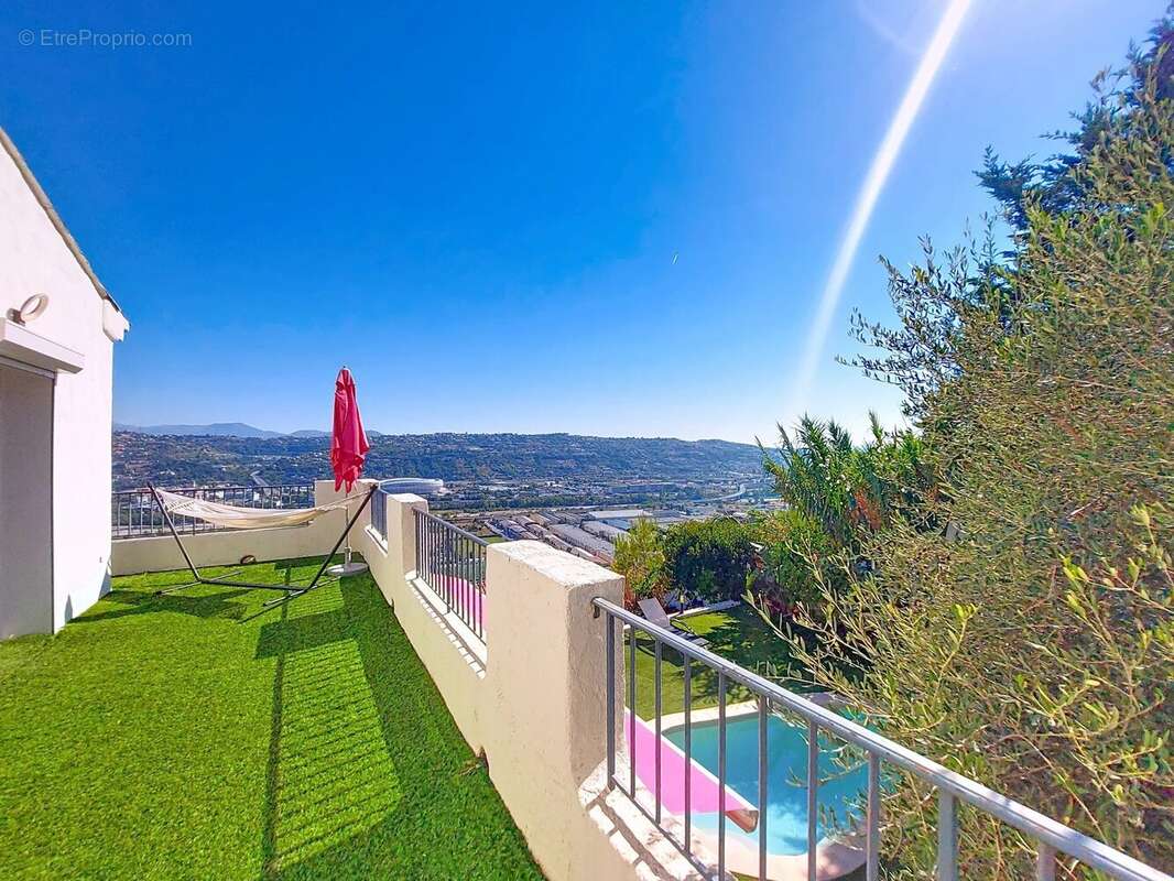 Maison à SAINT-LAURENT-DU-VAR