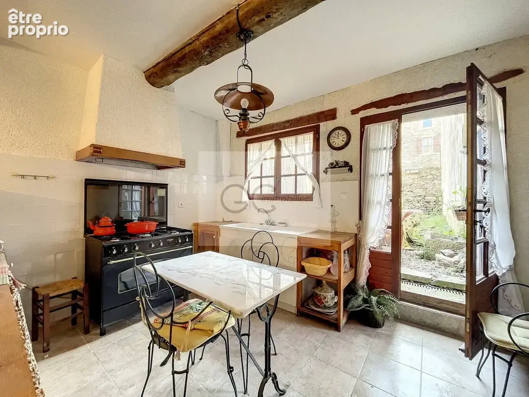 Maison 250 m² à Saint-Nazaire-De-Ladarez  - photo 6