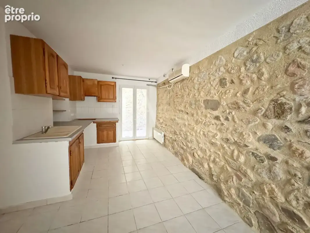 TERRATS : Charmante maison de village  4 pièces - 70 m² rénovée . - photo 6