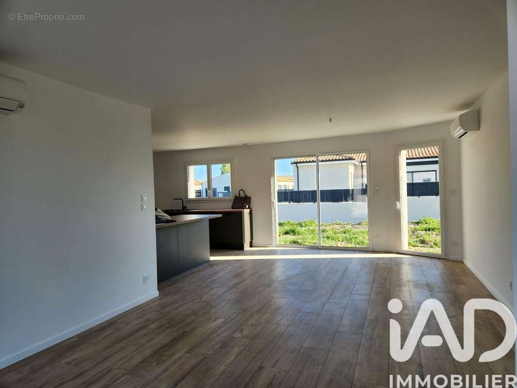 Photo 3 - Maison à MEDIS