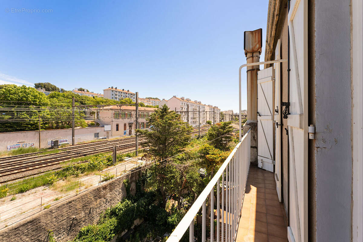 Appartement à MARSEILLE-4E