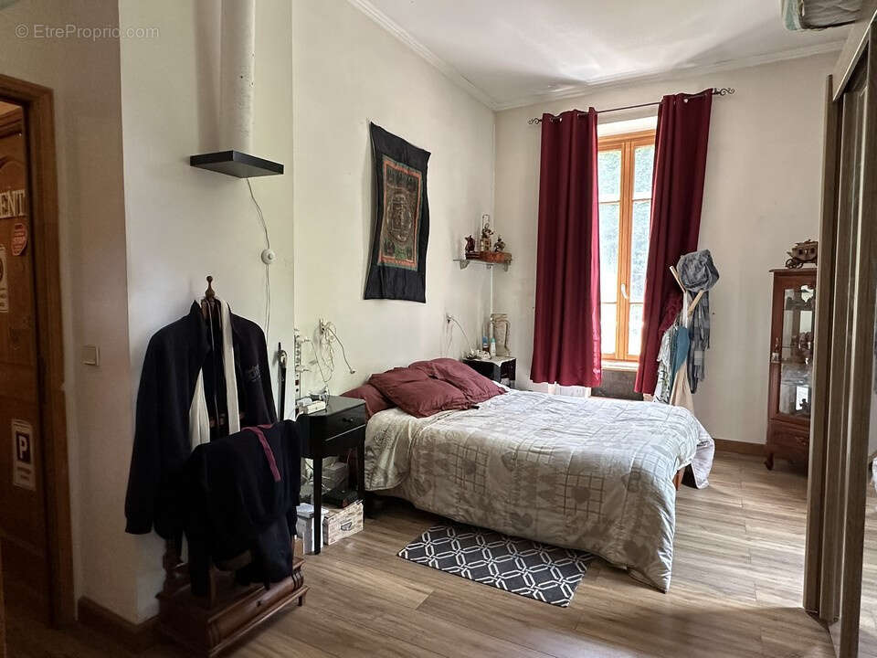 À vendre, moitié droite d’une magnifique maison de maître avec garage et jardin - photo 20