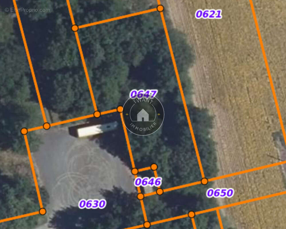Terrain à GENNES