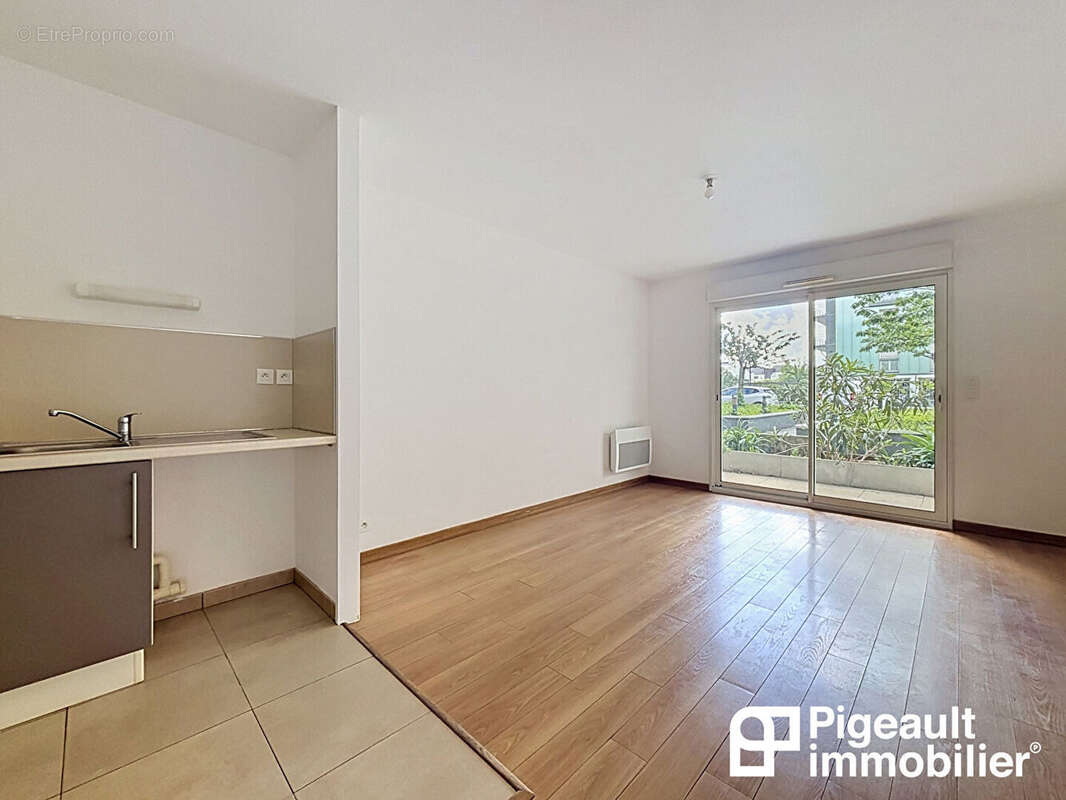 Appartement T2 à vendre  - Rennes Quartier Lorient / Saint Brieuc - Terrasse - Garage - 1 chambre - photo 5
