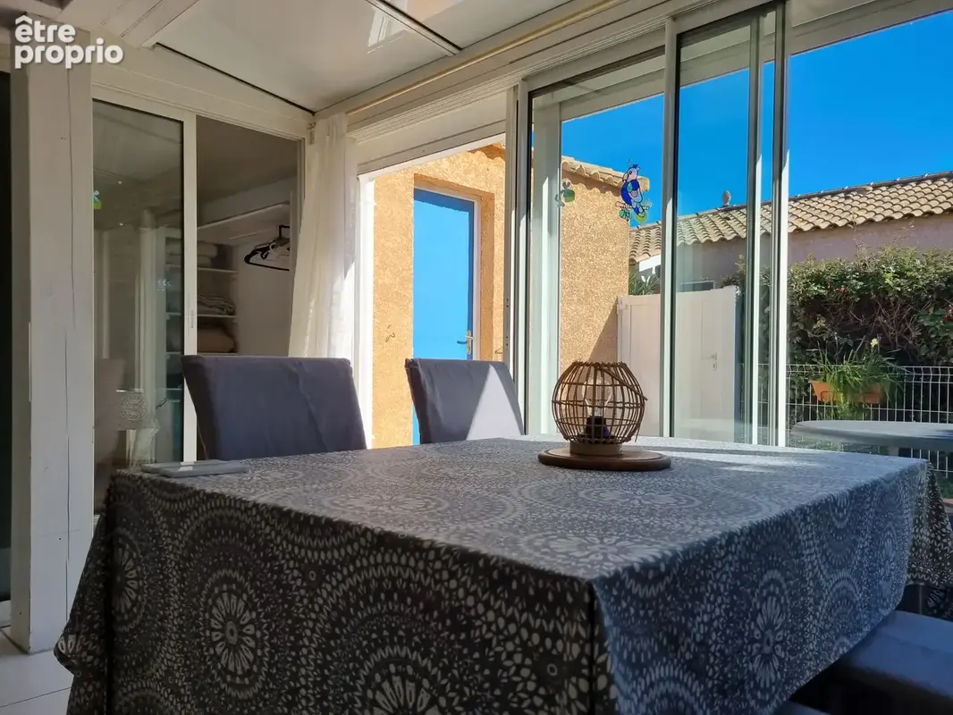 A vendre - gruissan plage - pavillon de plain-pied - bord de mer - 2 chambres - piscine - parking - photo 4