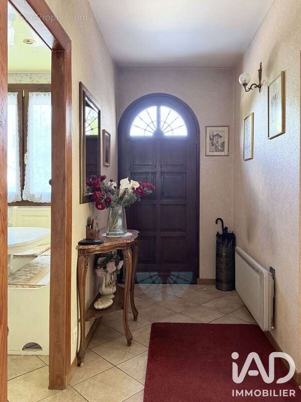 Maison 176 m² à Pont-Sainte-Marie  - photo 4