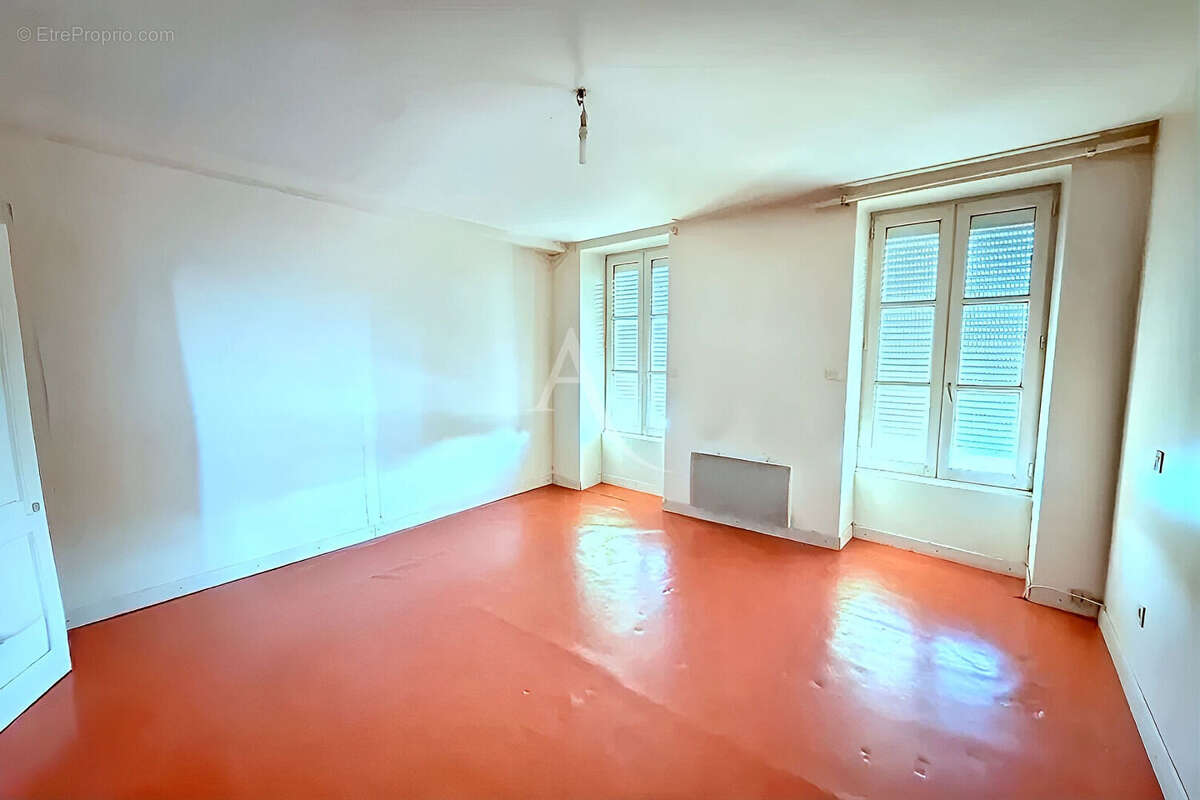 Maison à CHAMPAGNE-LES-MARAIS