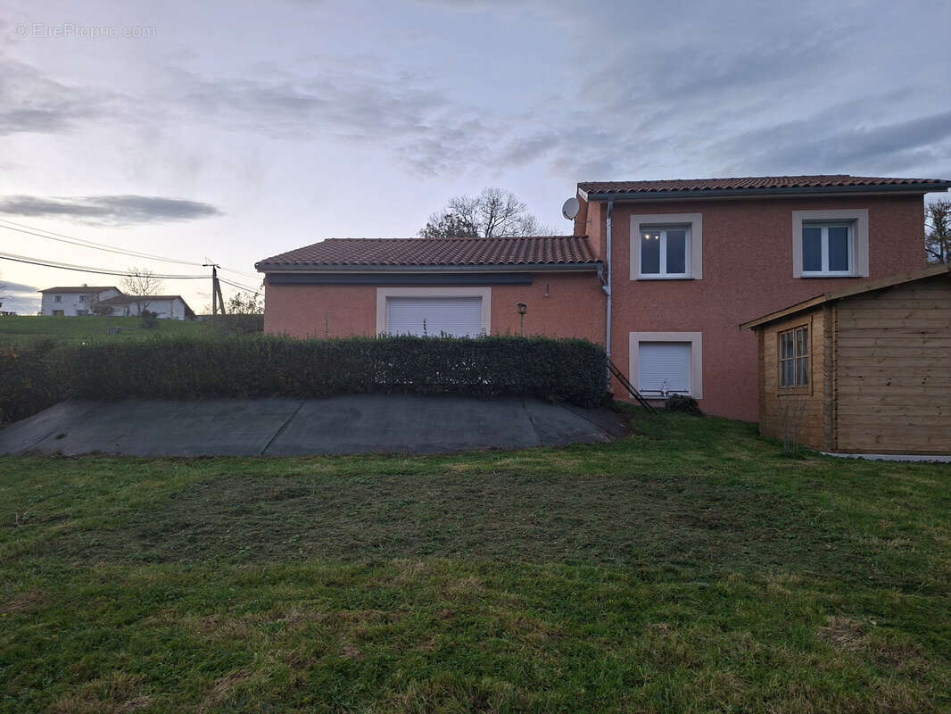 Maison à SAINT-DENIS-DE-CABANNE