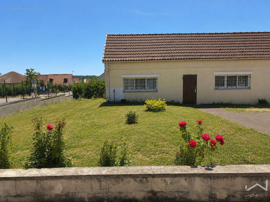 Maison à ISSOU
